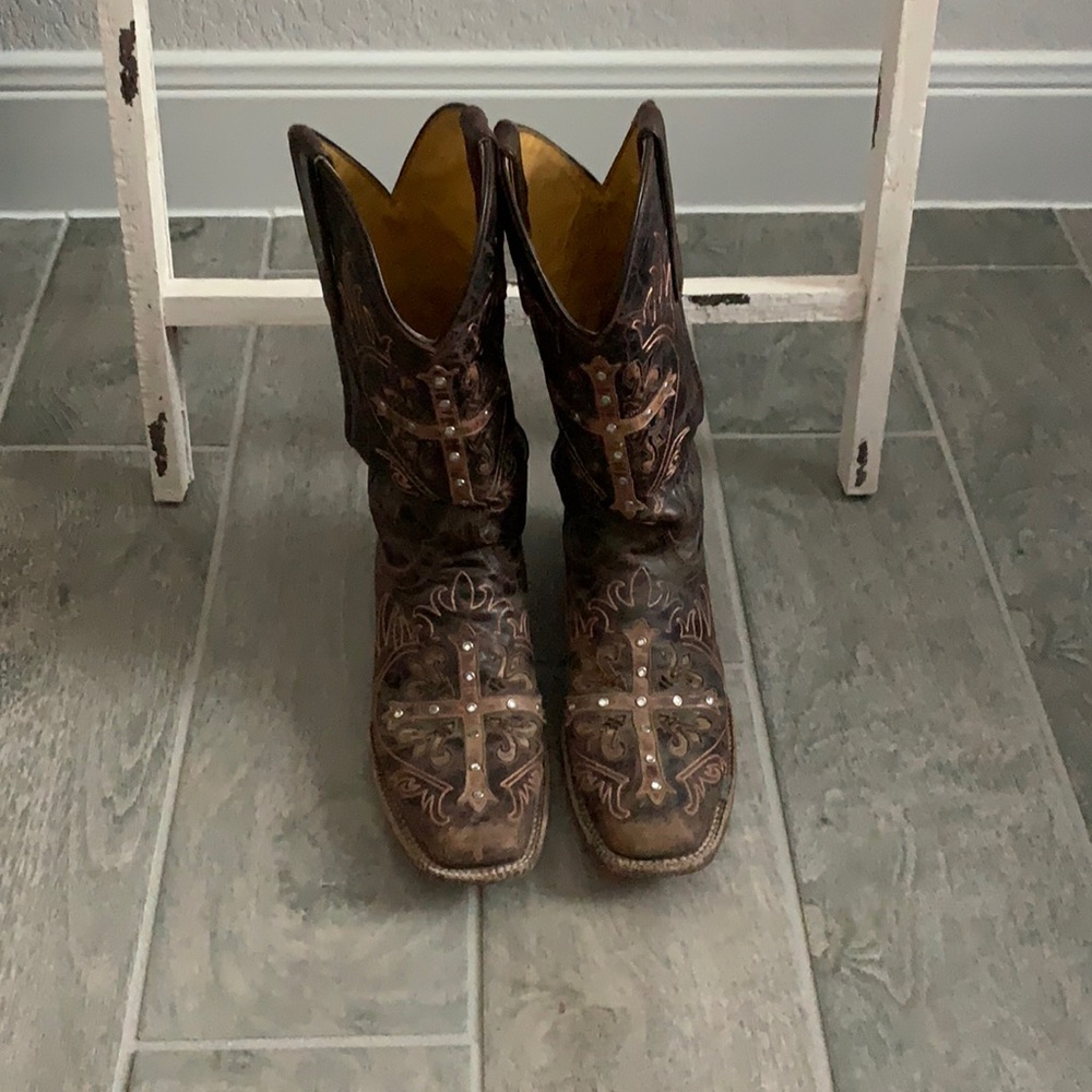 Brown Cavender’s Cross Boots